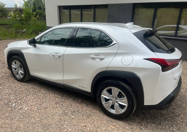 Lexus UX cena 105000 przebieg: 79000, rok produkcji 2021 z Błażowa małe 529